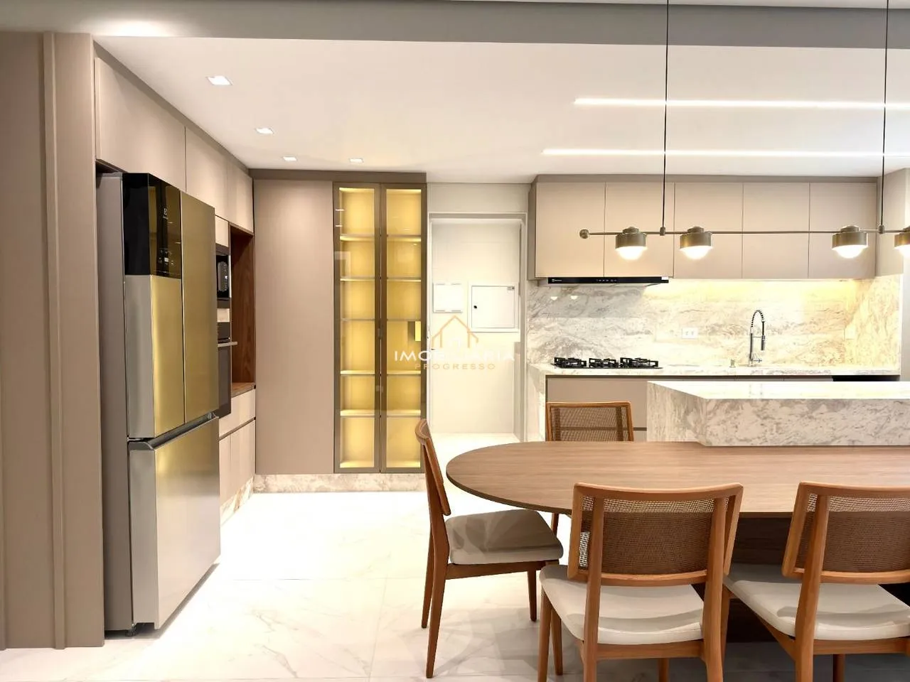 Floor-to-ceiling windows in a 3-bedroom apartment, 138 m² — photo 31