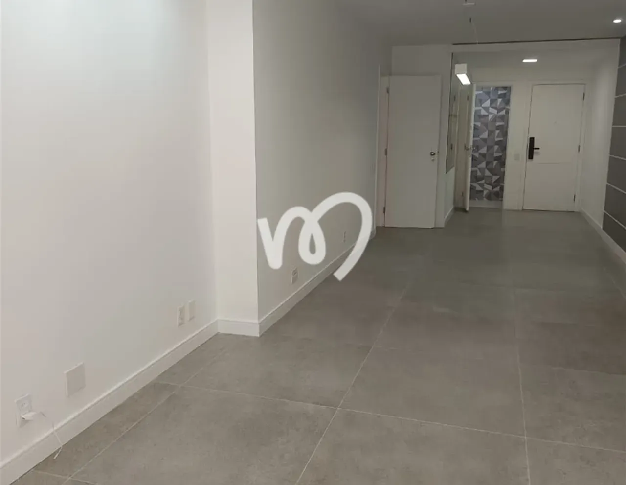 Walk-in closet in a 3-bedroom apartment, 101 m² — photo 23