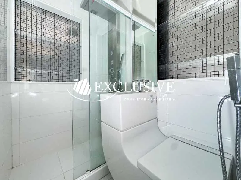 Residential apartment with 4 bedrooms and enclosed balcony — photo 12