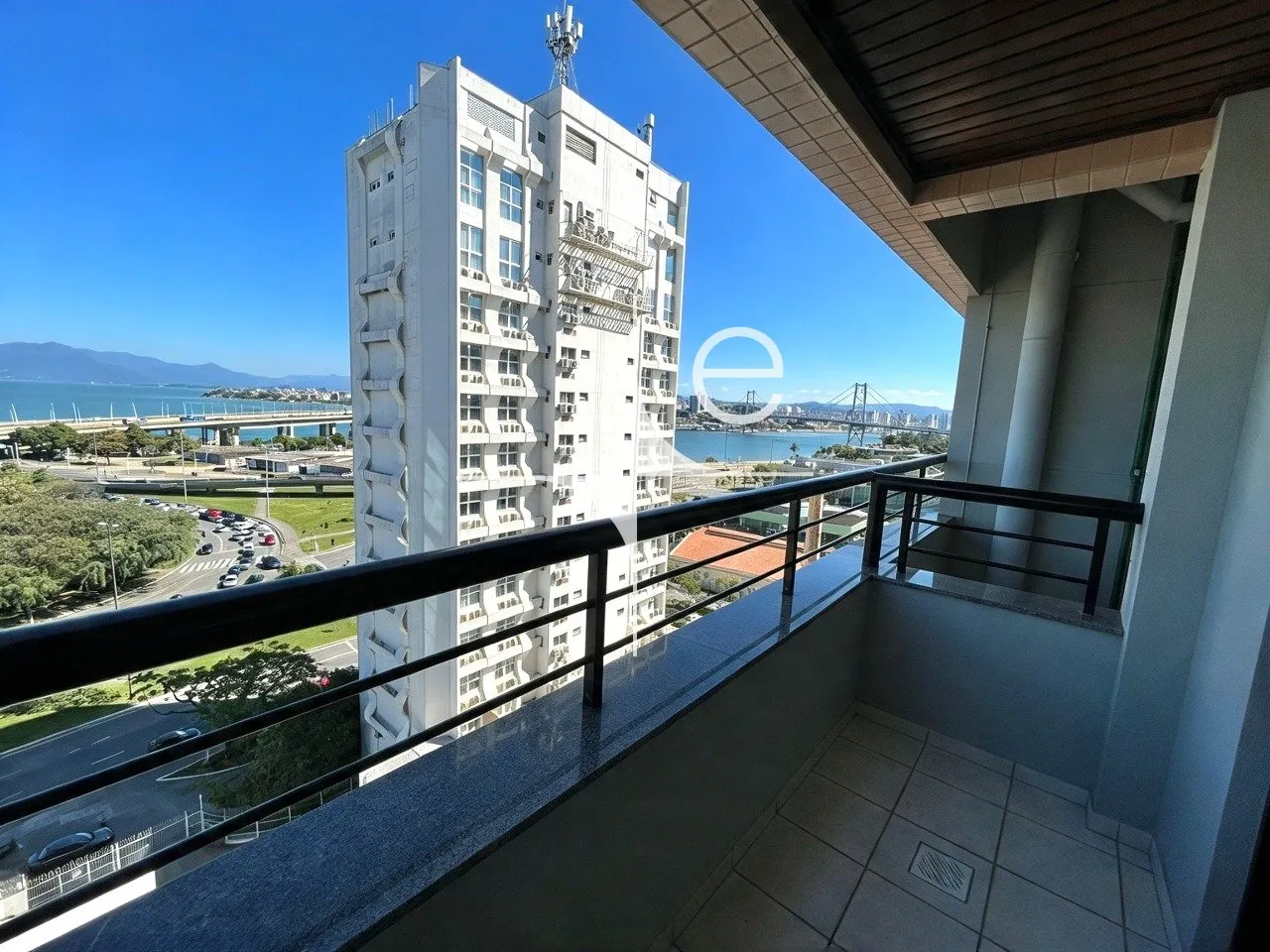 3-bedroom apartment with a washing machine — photo 11