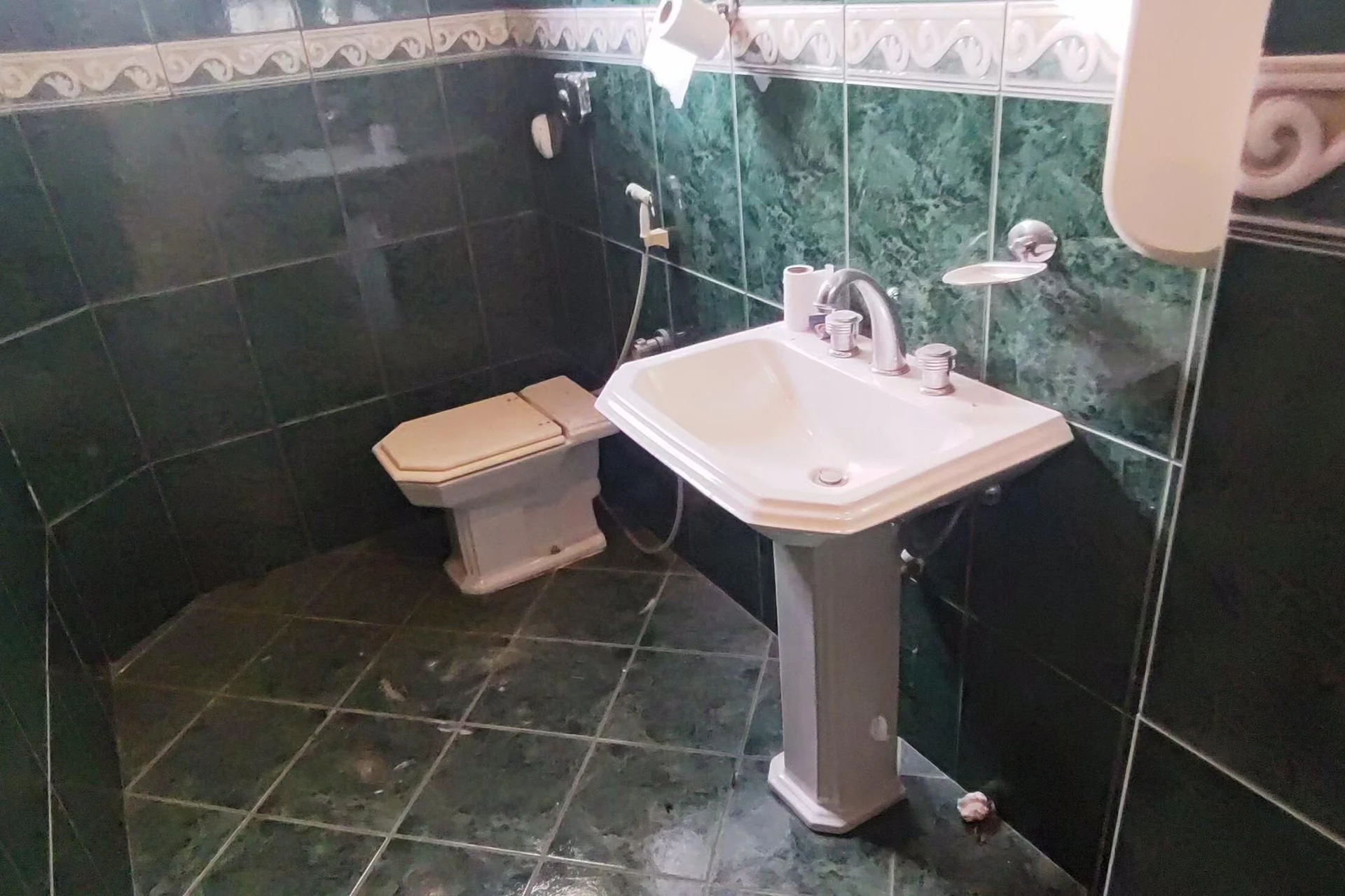 Casa mobiliada em condomínio com 6 suítes e 8 banheiros — photo 85