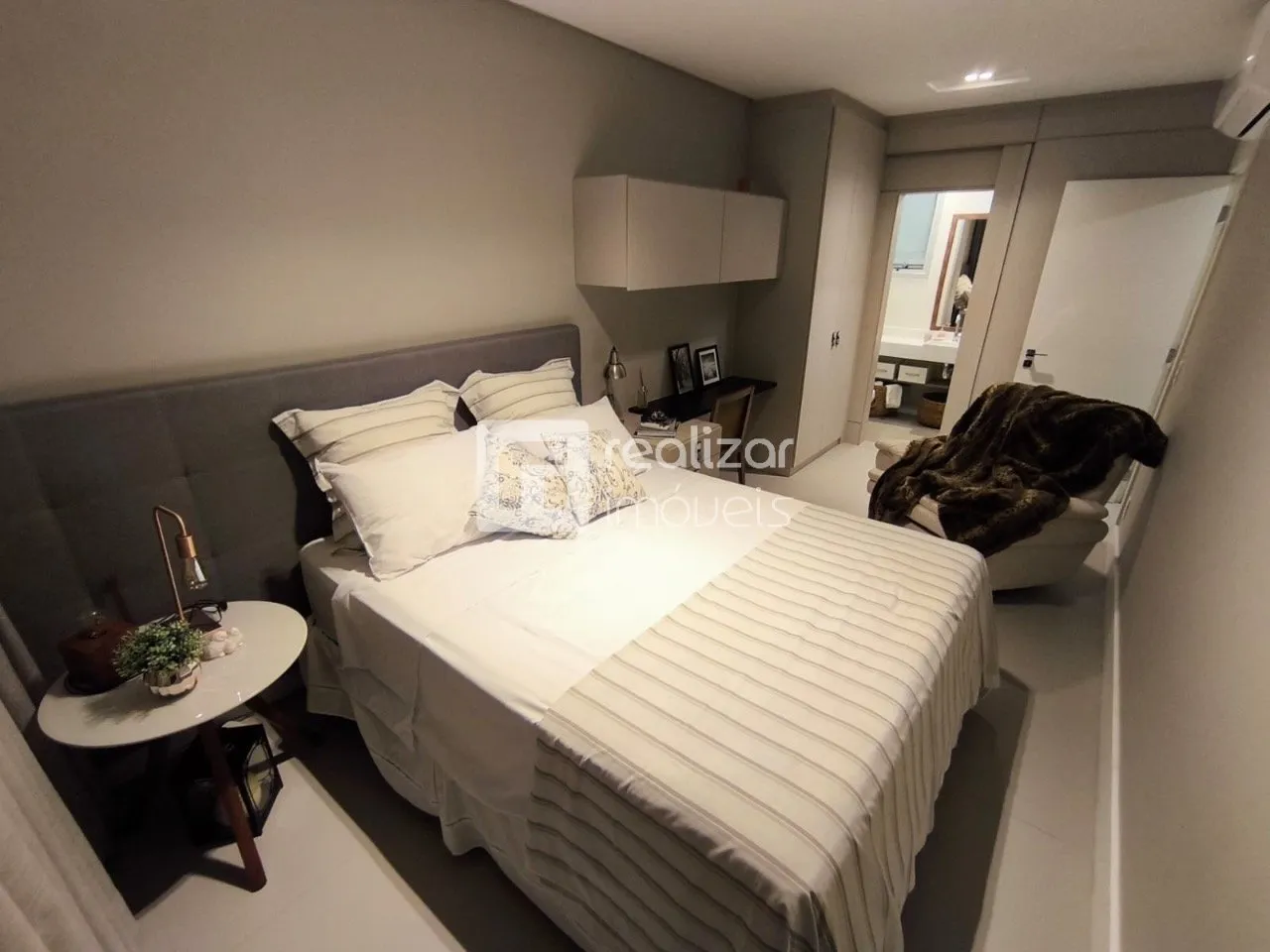 Furnished 3rd-floor apartment with 2 en-suites 170 m² — photo 9