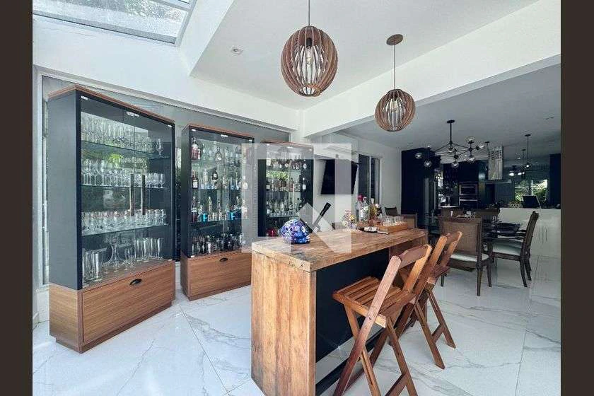 Condo house with 6 en-suite bedrooms and private garden — photo 16