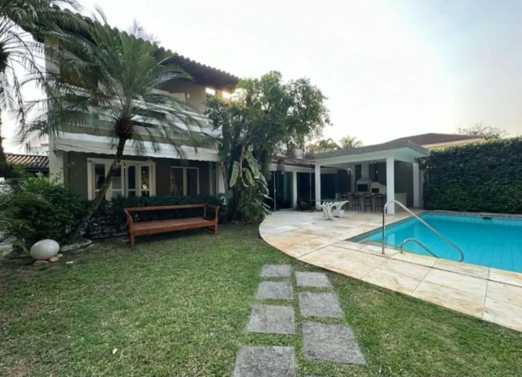 House with 5 bedrooms and 4 bathrooms, 647 m² — photo 45