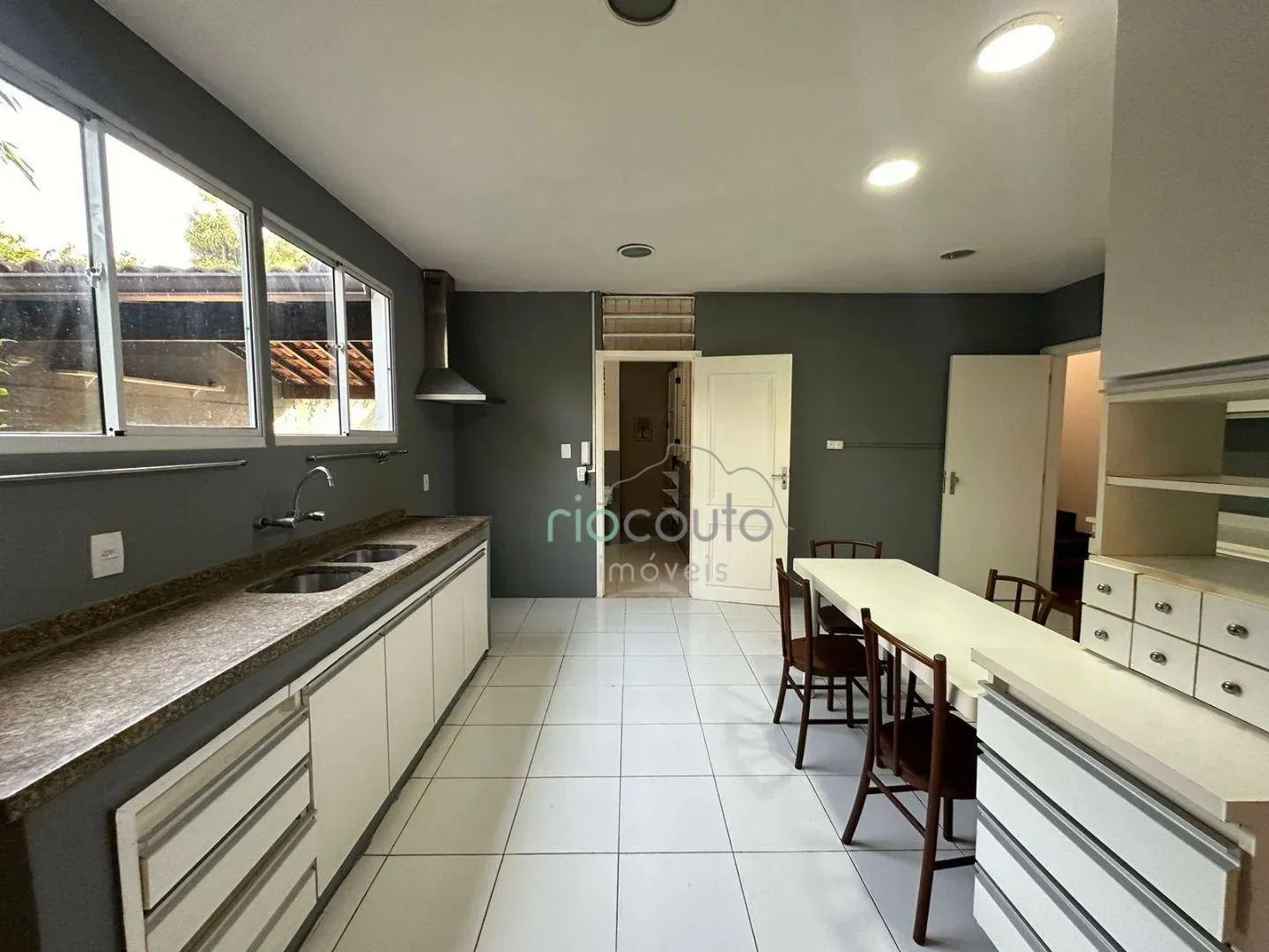 Casa com 5 quartos, 990 m² e 2 vagas, perto das janelas — photo 16