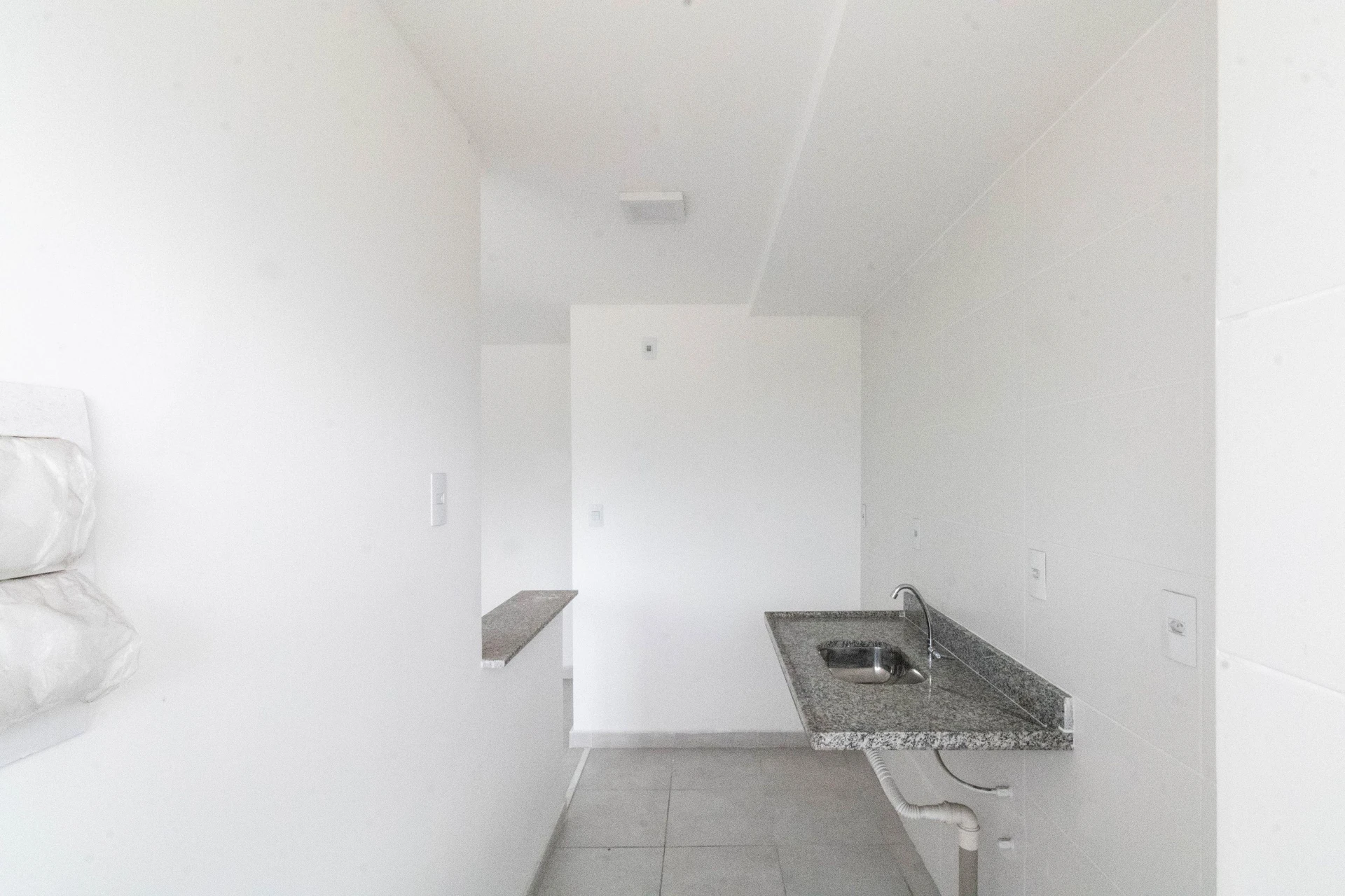 2-bedroom apartment in a building with a gym — photo 26