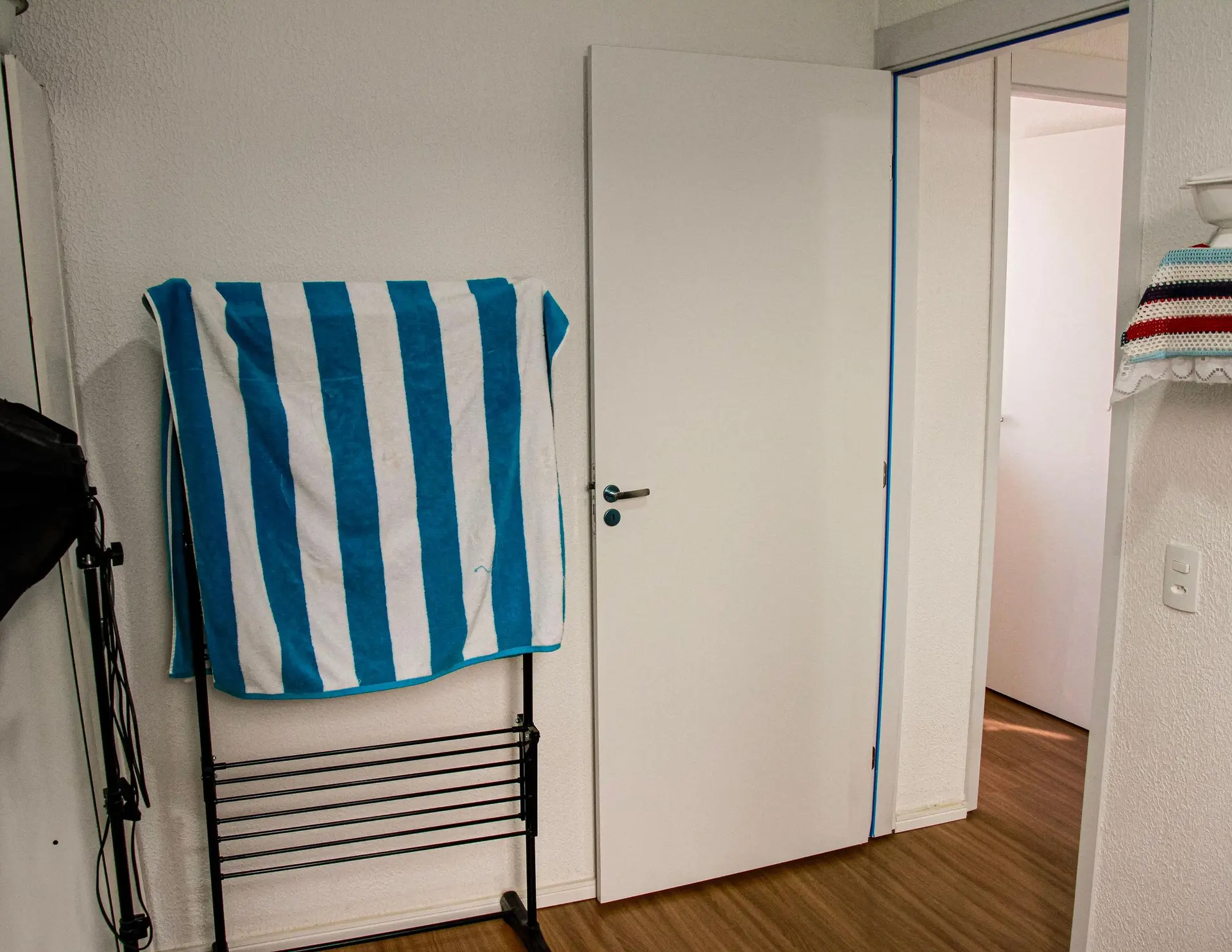 Furnished 2-bedroom apartment with a separate kitchen — photo 17