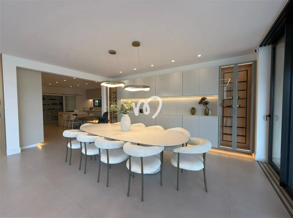 Duplex house with 5 bedrooms and 5 bathrooms — photo 15