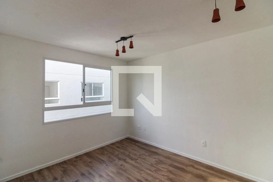 Balcony with a grill in a 2-bedroom apartment, 43 m²