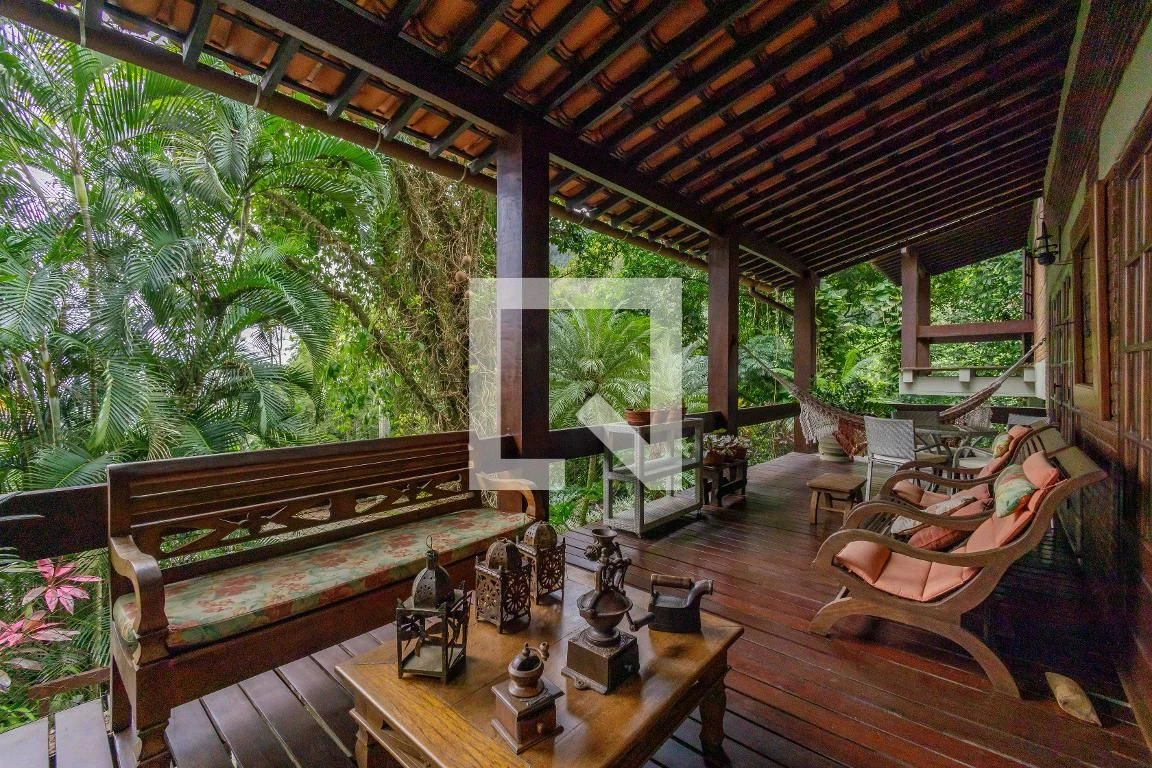 4-bedroom house with a walk-in closet in Rio de Janeiro