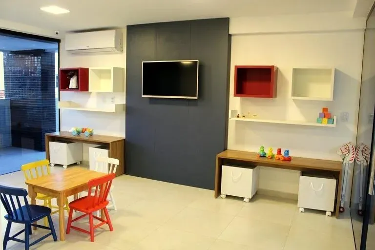 Apartment, 40 m², with floor-to-ceiling windows — photo 3