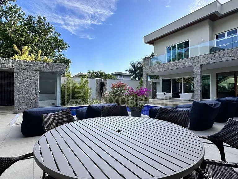 Casa moderna com 3 quartos e 5 vagas de garagem — photo 6