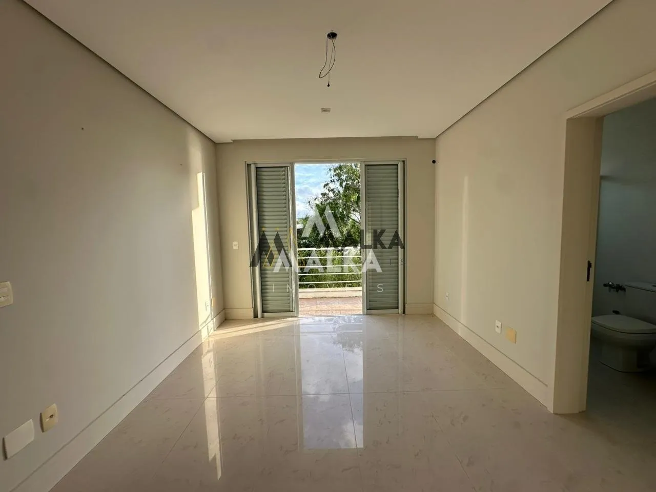 461 m² house with 3 en-suite bedrooms and private garden — photo 18