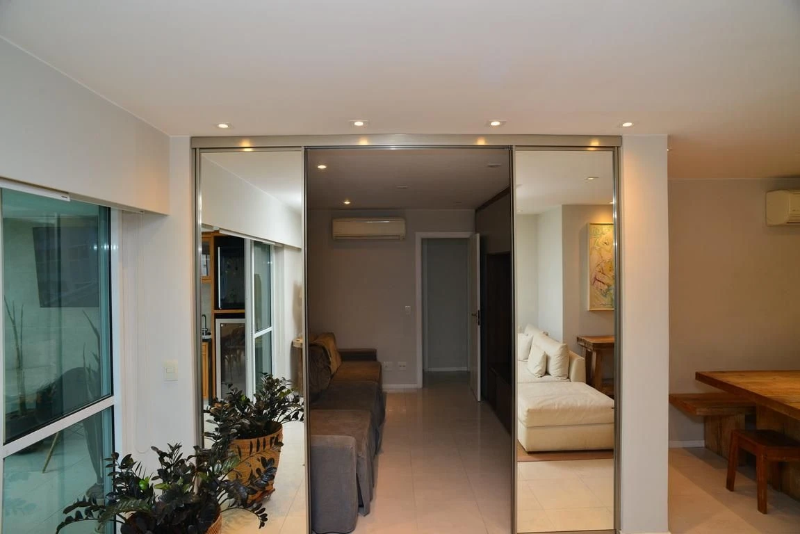 3-bedroom apartment with a glass-enclosed balcony — photo 37