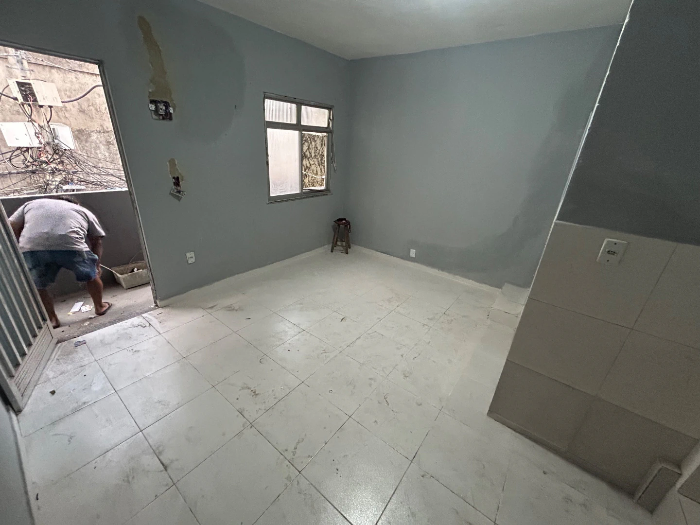 Unfurnished studio with 1 bedroom and a compact kitchenette