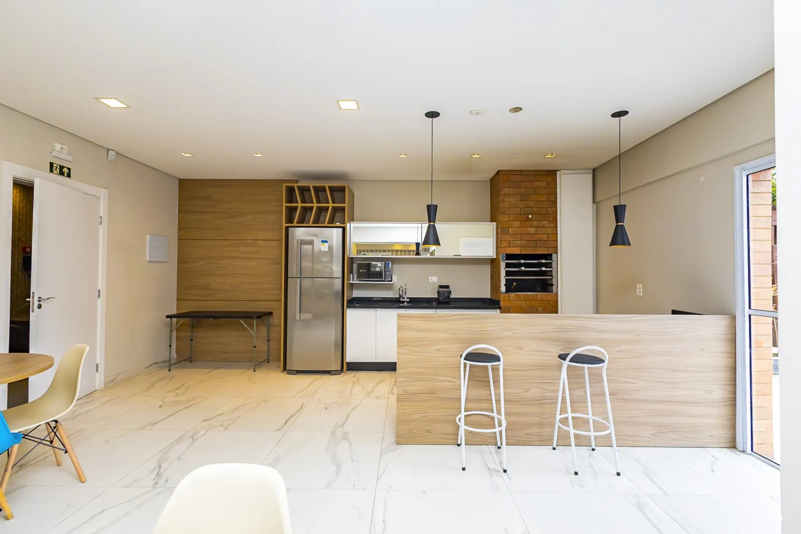 Balcony with a grill in a 2-bedroom apartment, 59 m² — photo 36
