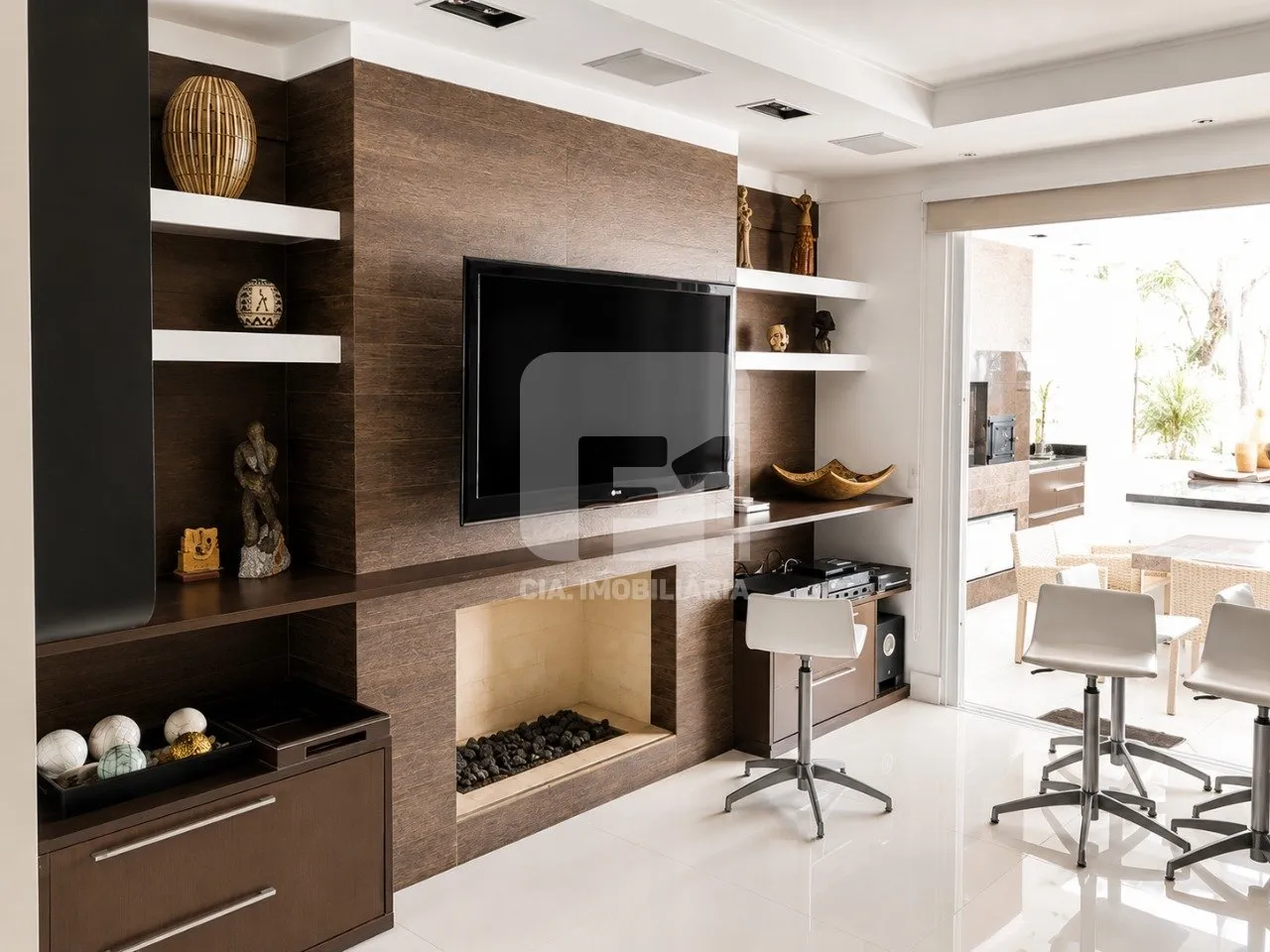 Furnished 9-suite house with open-plan kitchen — photo 17