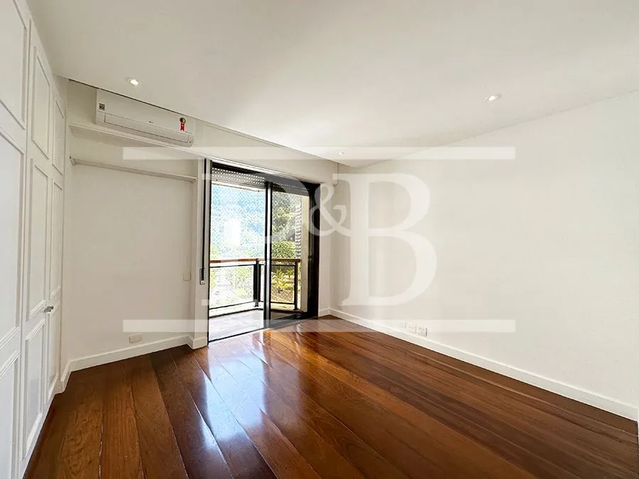 Квартира з 4 спальнями та балконом 410 м² — photo 22