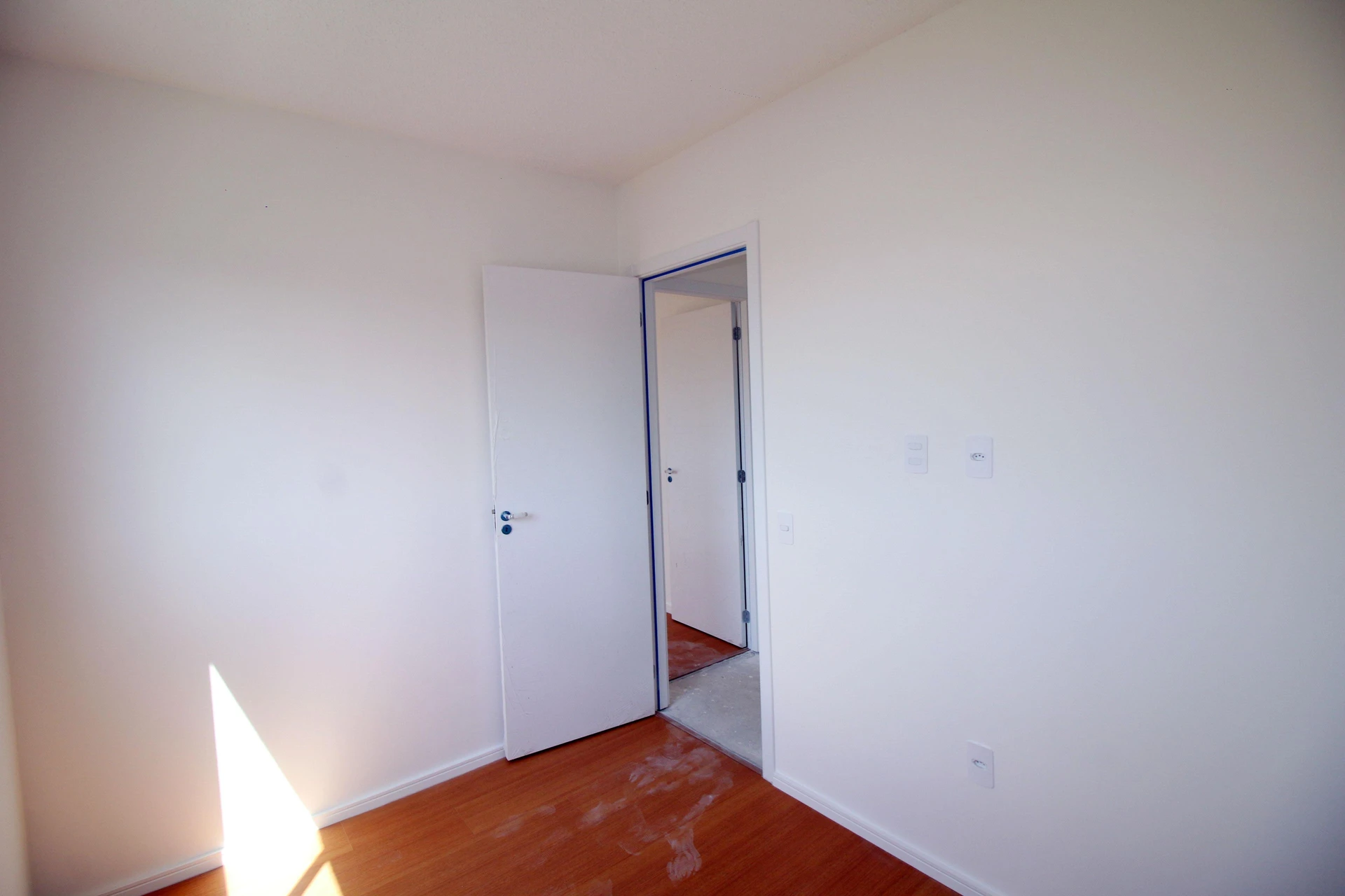 2-bedroom apartment in a building with a gym — photo 38