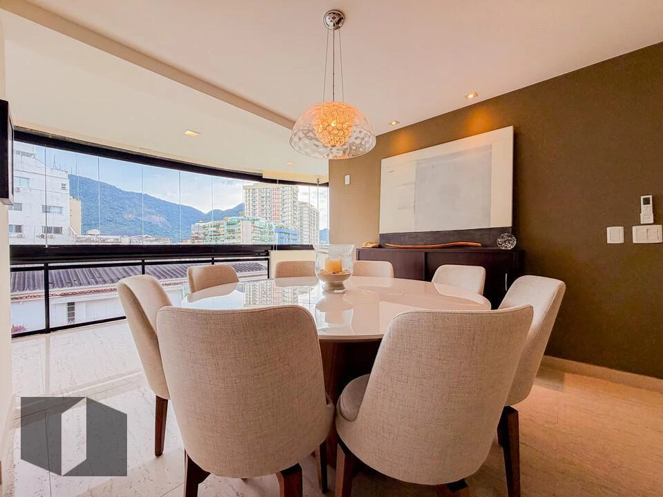 Furnished apartment, 186 m², with a grill on the balcony — photo 38