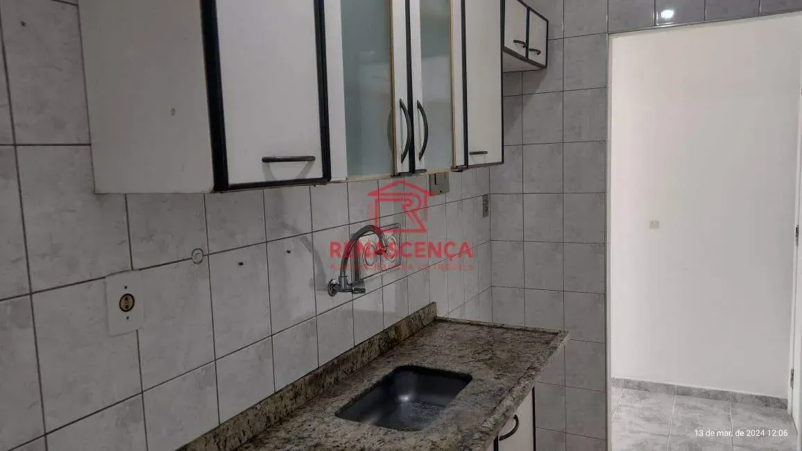 One-bedroom apartment with a washing machine — photo 9