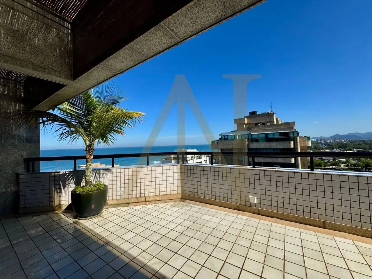 Furnished apartment with 4 bedrooms and 5 bathrooms — photo 32