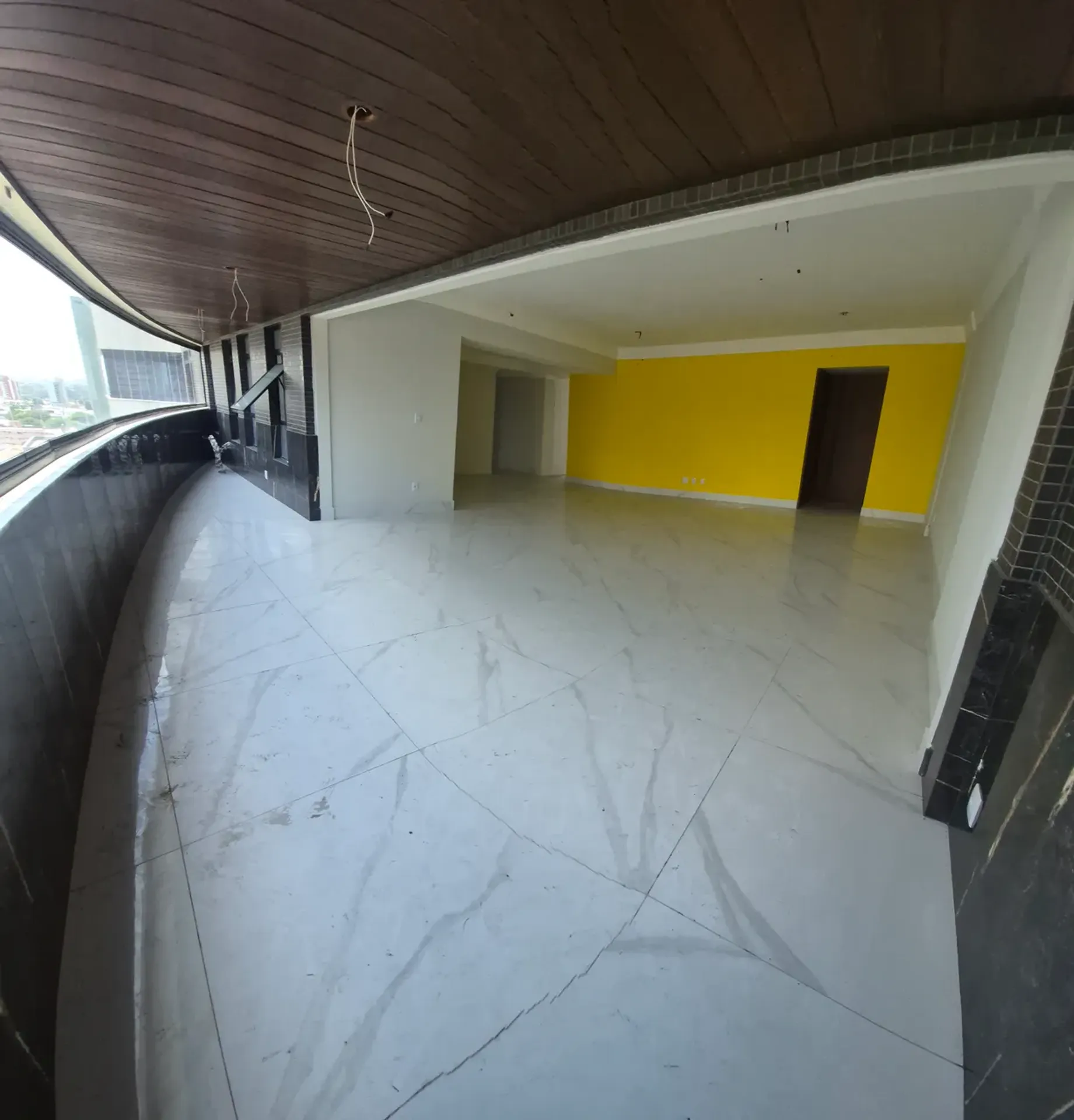 Apartment on the 11th floor with a glass-enclosed balcony — photo 6