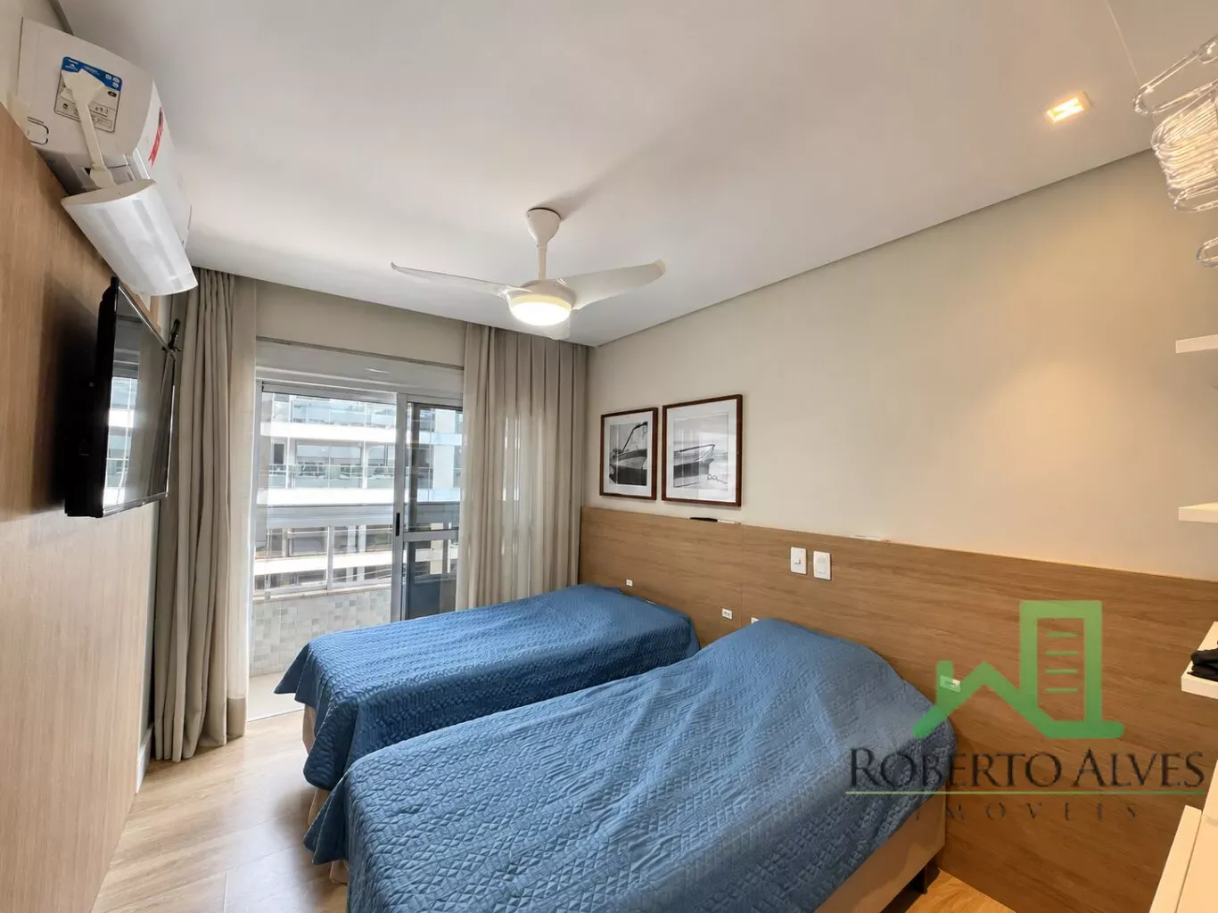 Furnished apartment, 240 m², with floor-to-ceiling windows — photo 22