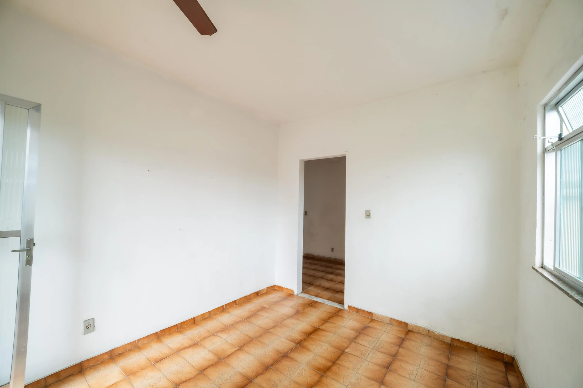 Unfurnished house with 2 bedrooms, yard and balcony — photo 35