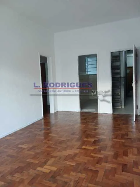 Unfurnished apartment with gas stove kitchen: 2 bedrooms, 1 bath — photo 16