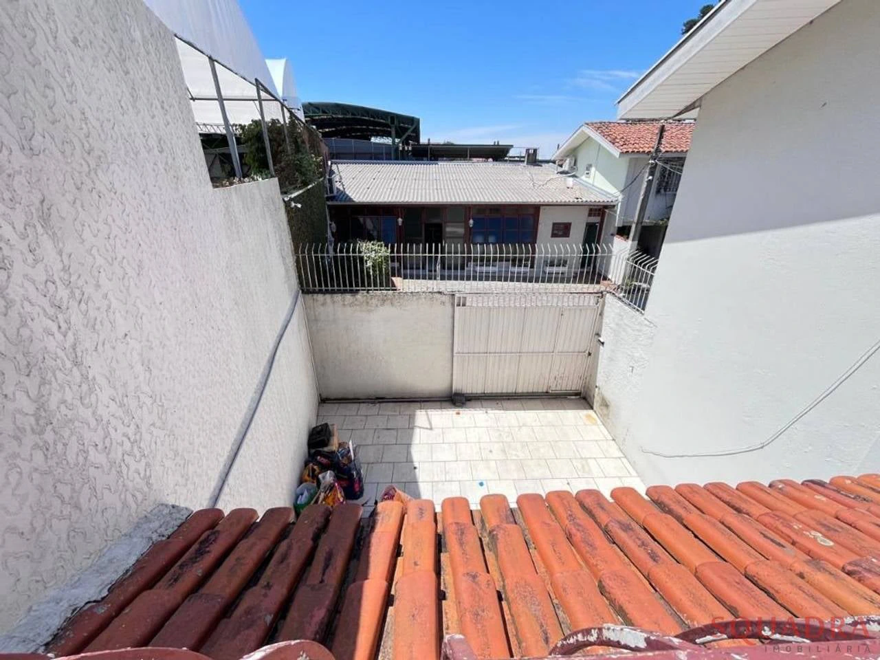 3-bedroom house with a bathtub in Curitiba — photo 24