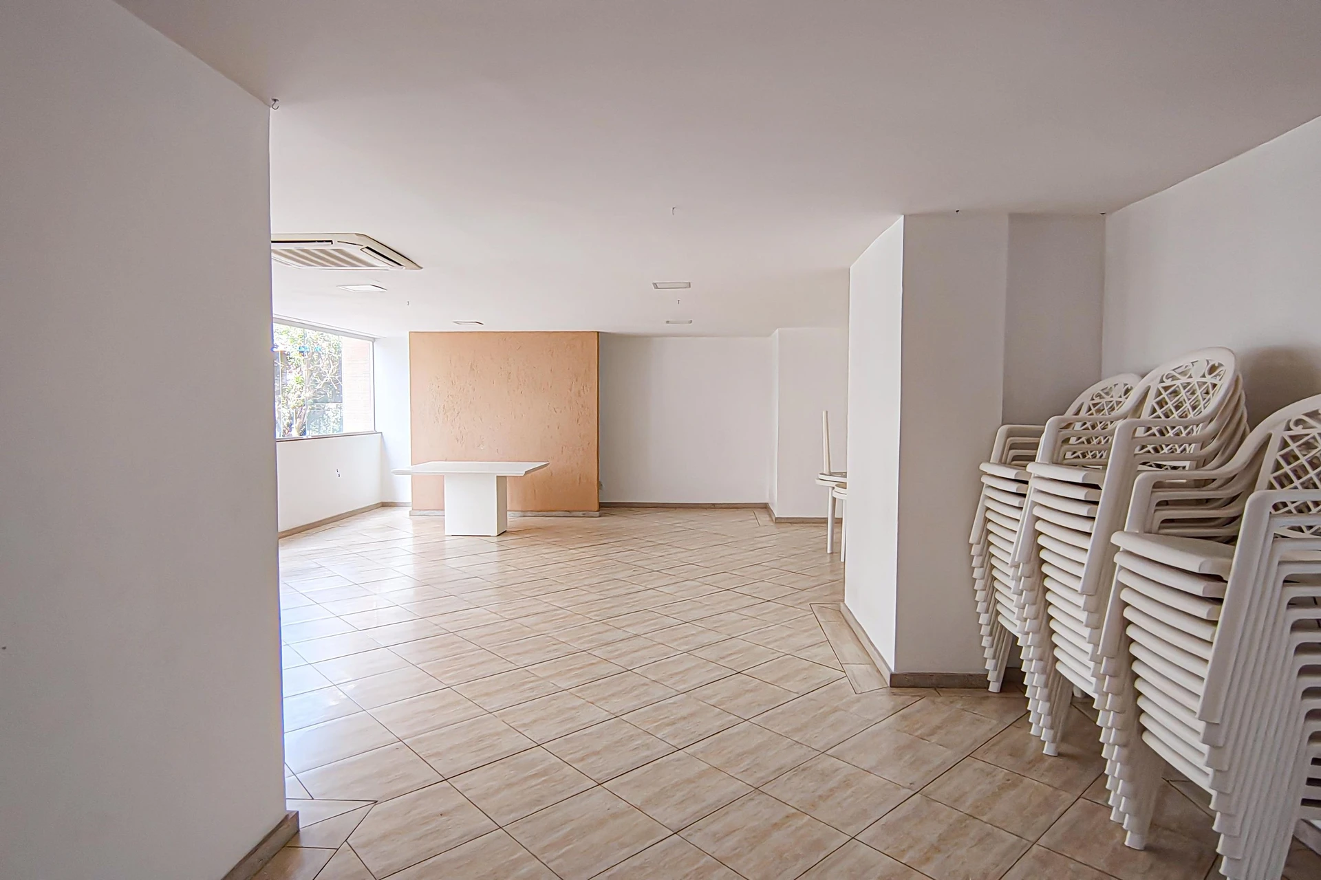 3-bedroom apartment in a building with a gym — photo 45