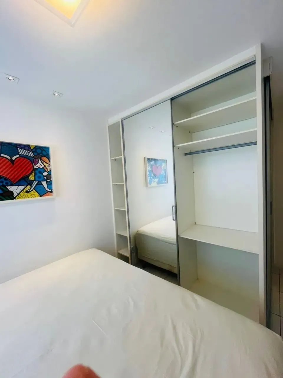 2-bedroom apartment with 2 bathrooms and a balcony — photo 4