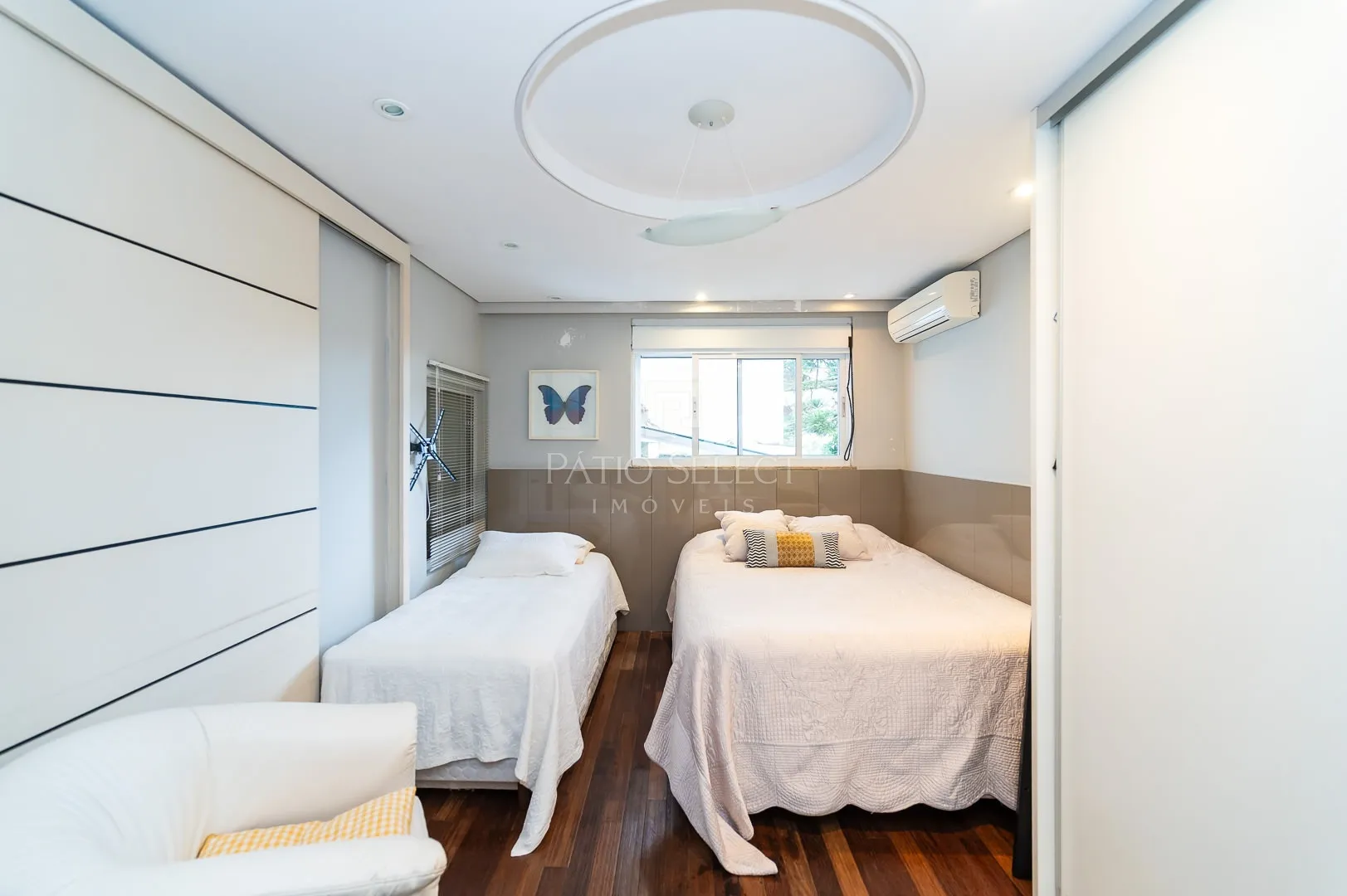 Floor-to-ceiling windows in a 6-bedroom house, 763 m² — photo 89