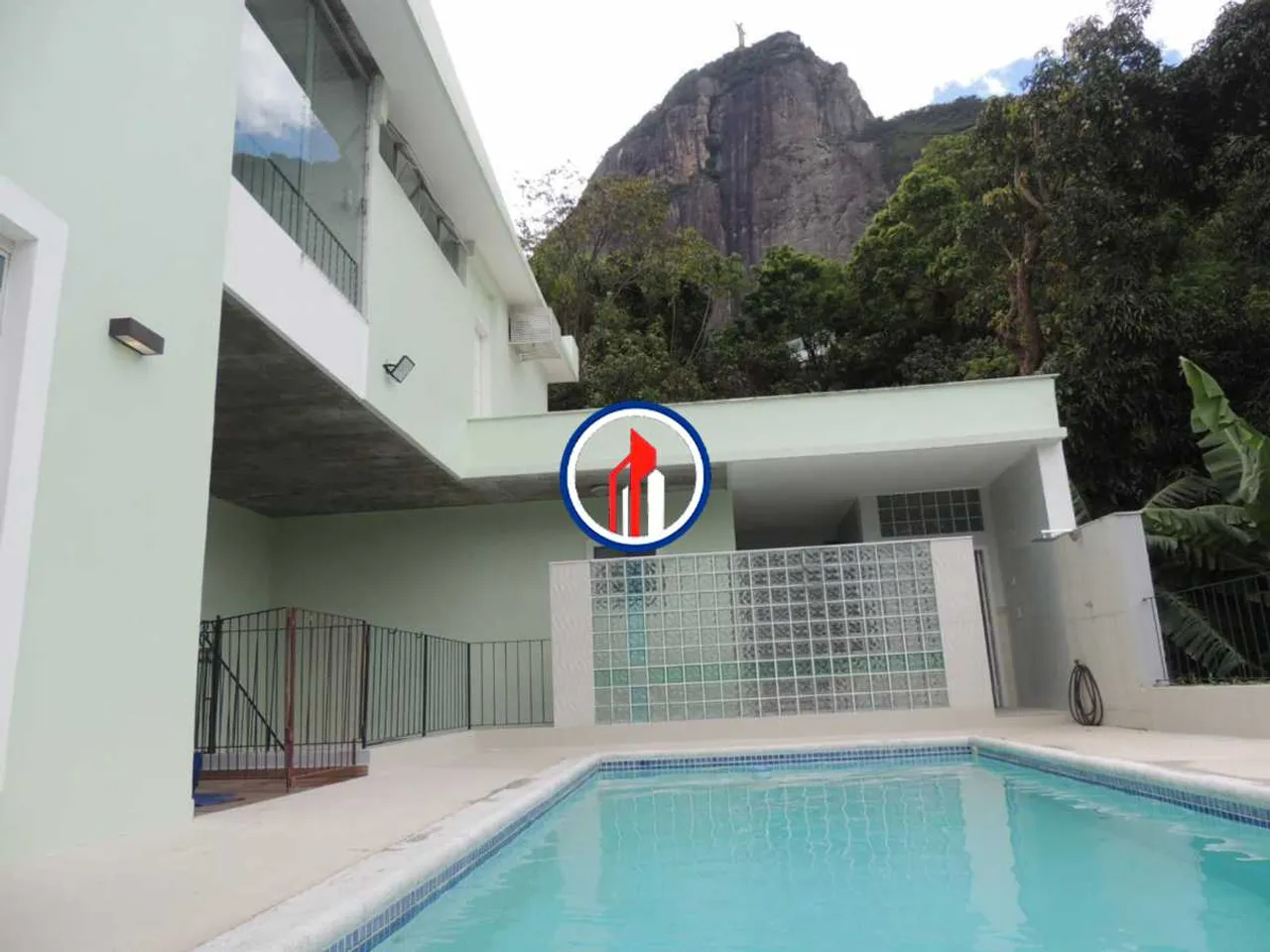 Condominium house with 4 bedrooms and balcony grill — photo 17