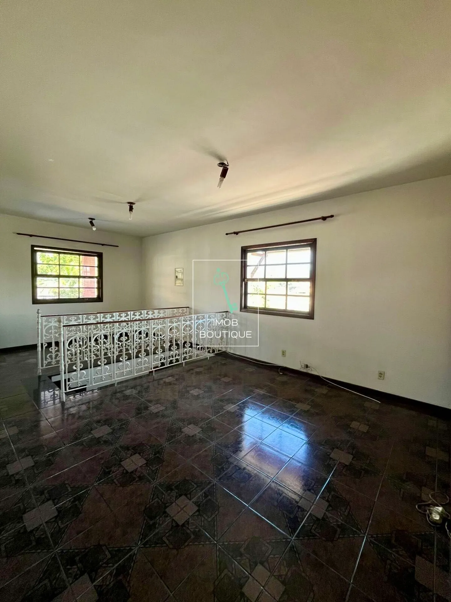 Casa de 5 dormitorios y 321 m² con oficina en casa — photo 36