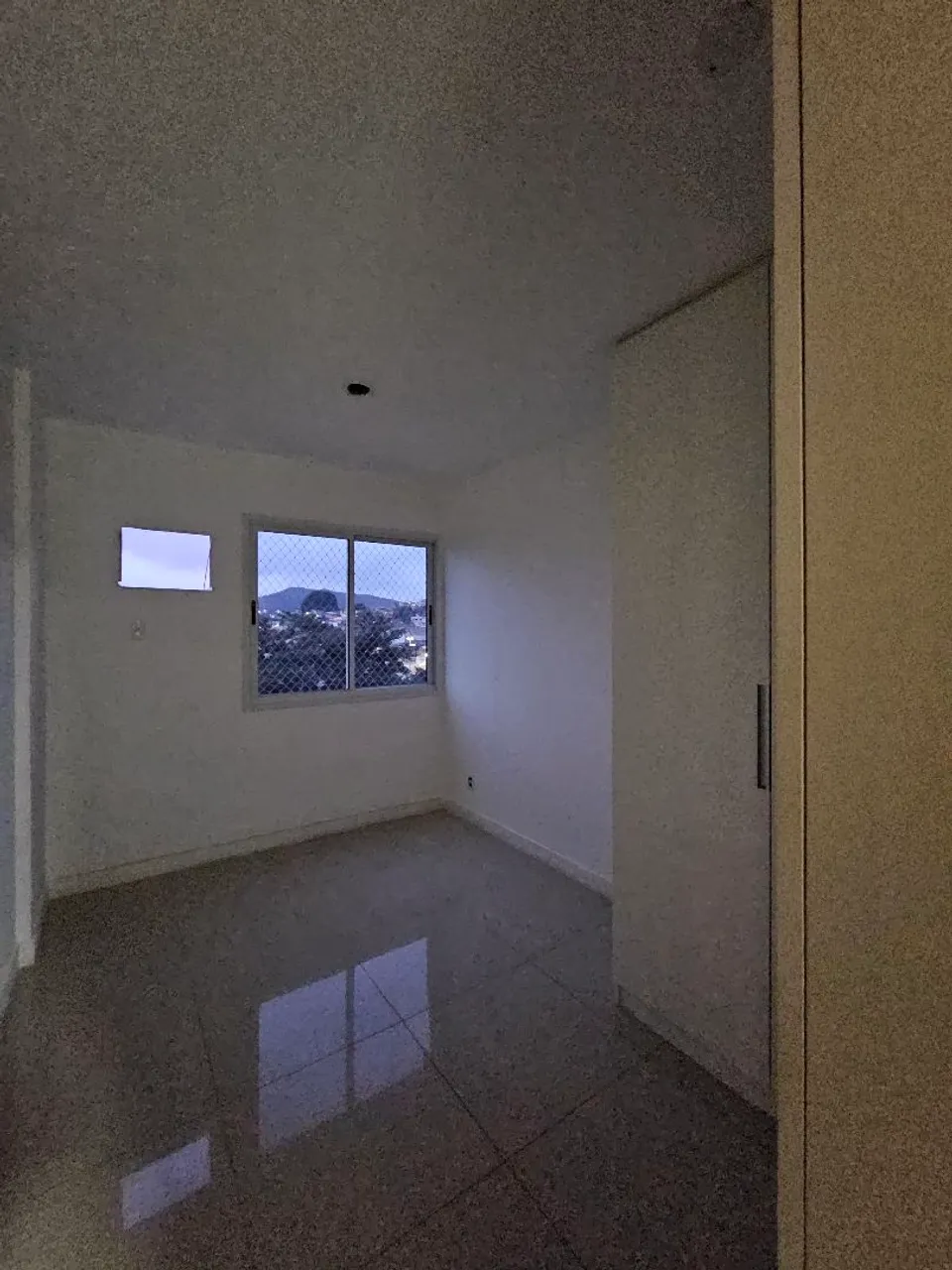 Glass-enclosed balcony in a 2-bedroom apartment, 62 m² — photo 16