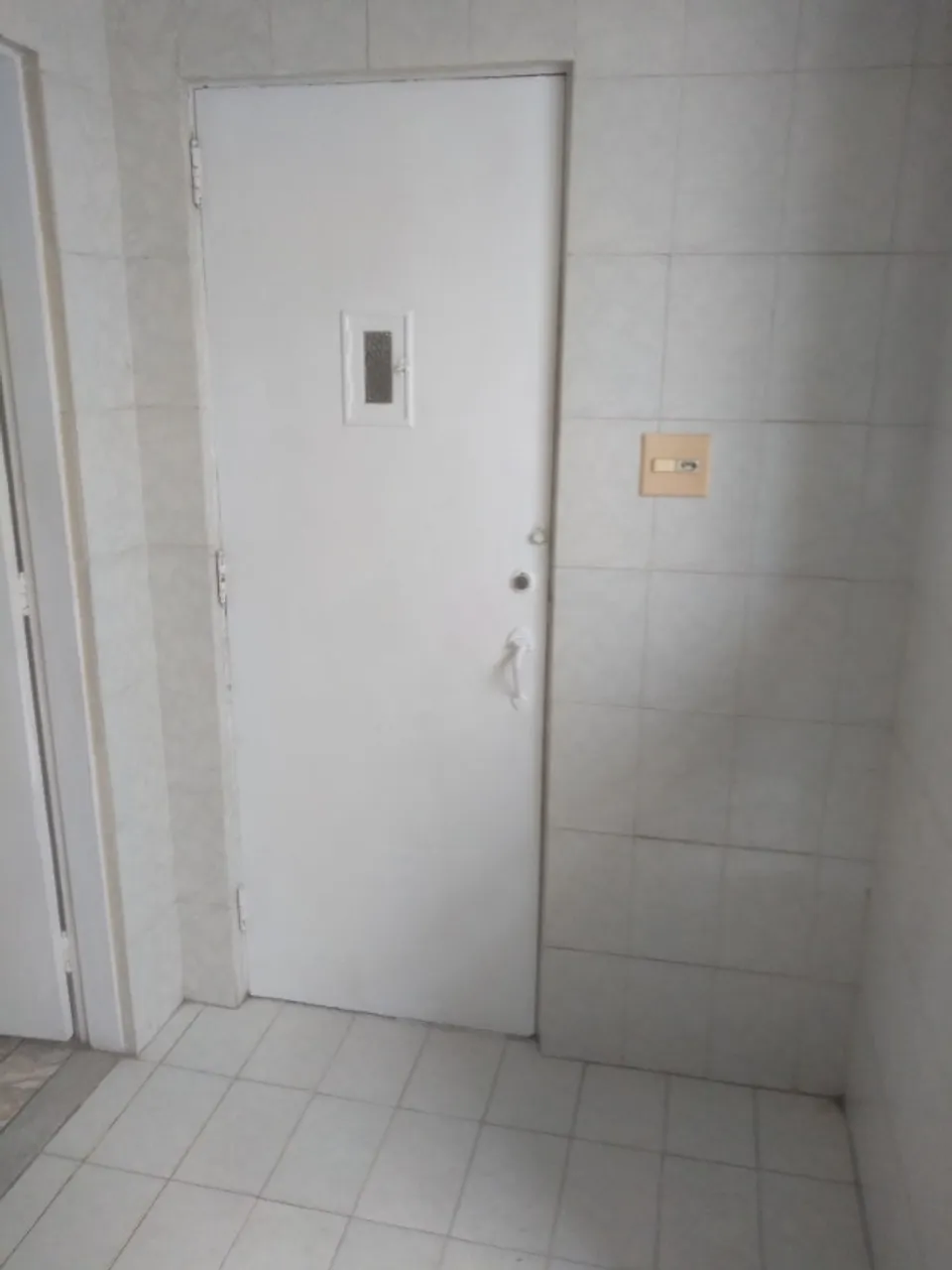 1-bedroom 1-bath apartment with a laundry area — photo 11