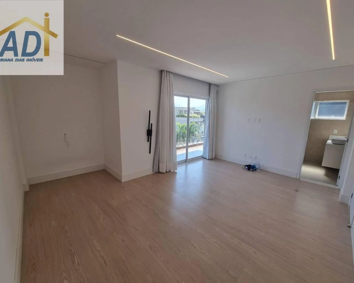 Floor-to-ceiling windows in a 6-bedroom house, 300 m² — photo 26