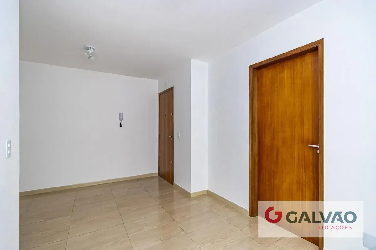 3-bedroom apartment with a glass-enclosed balcony — photo 15