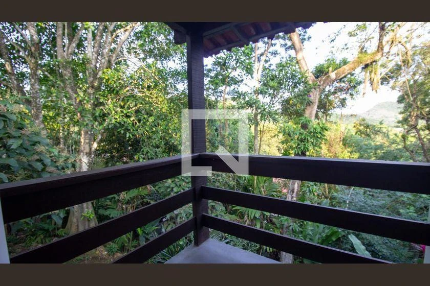 Casa com 4 quartos e churrasqueira na varanda — photo 2
