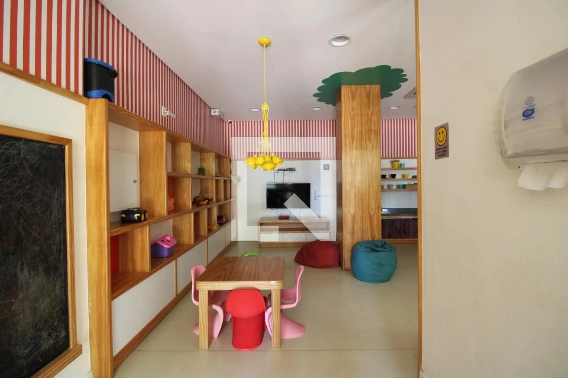Furnished 2-bedroom apartment with balcony — photo 56