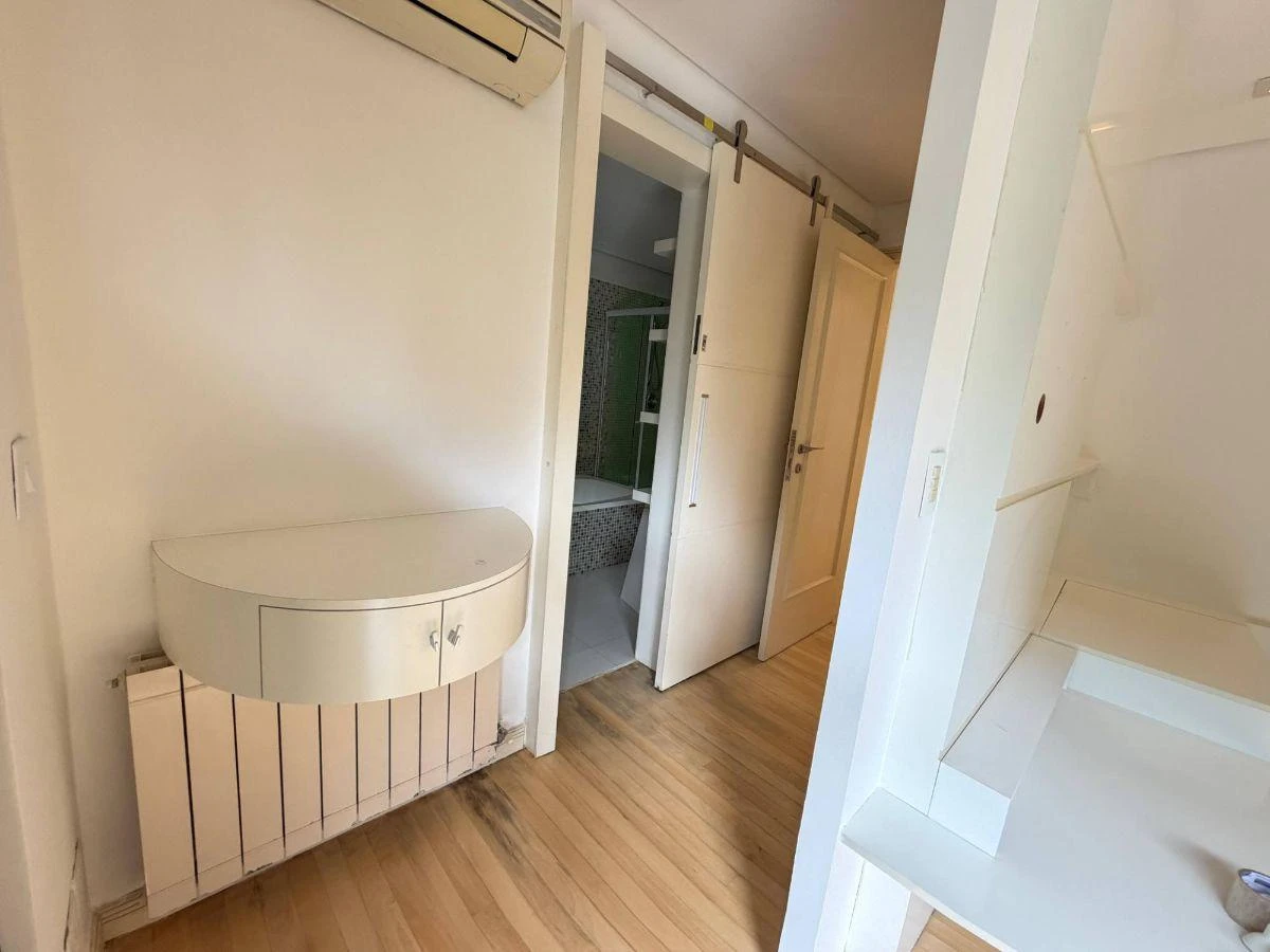 4-bedroom house with a bathtub — photo 42