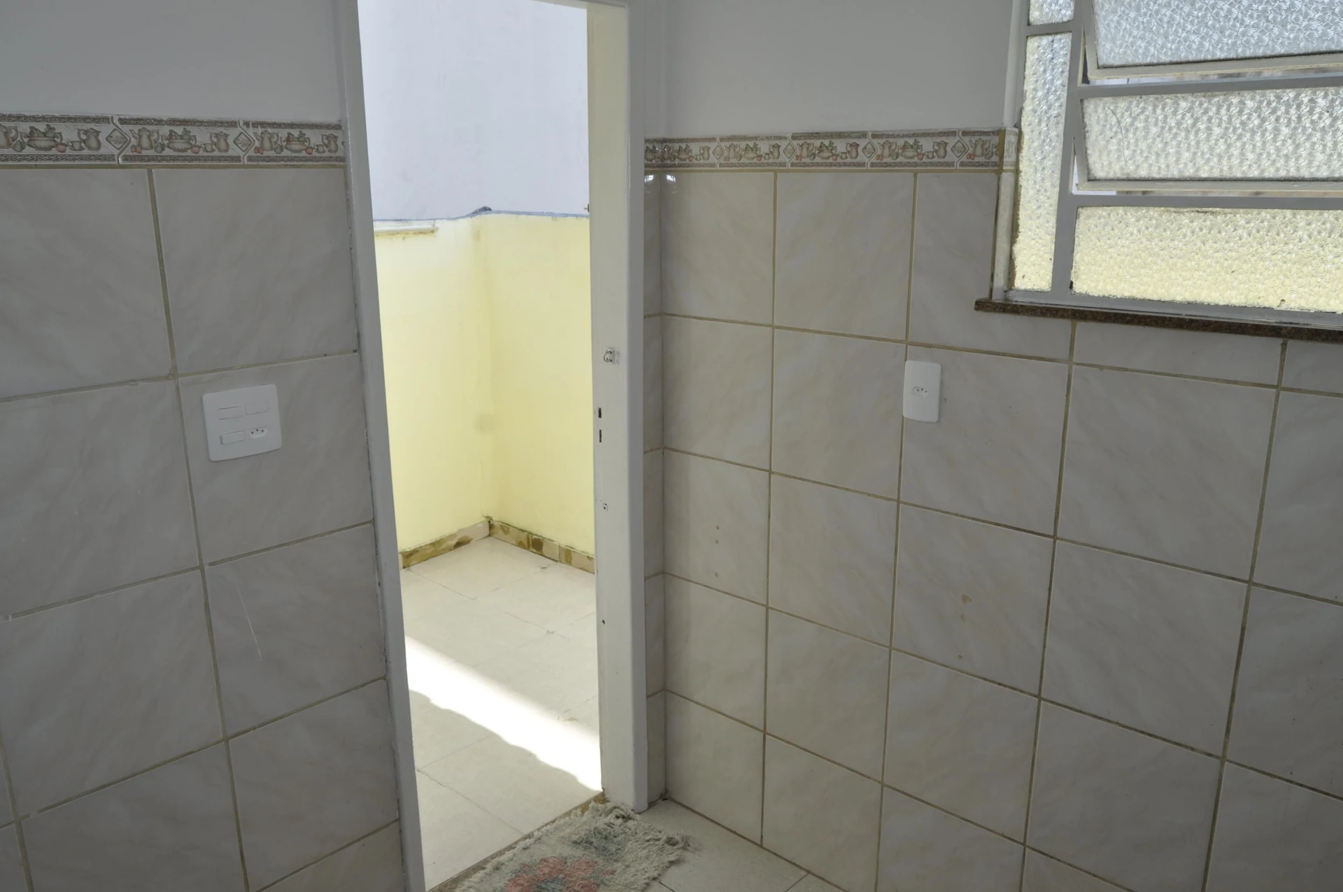 Wood or laminate floors in a 2-bedroom apartment, 85 m² — photo 19