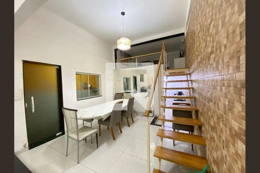 Casa mobiliada com 2 quartos e escritório, 80 m²