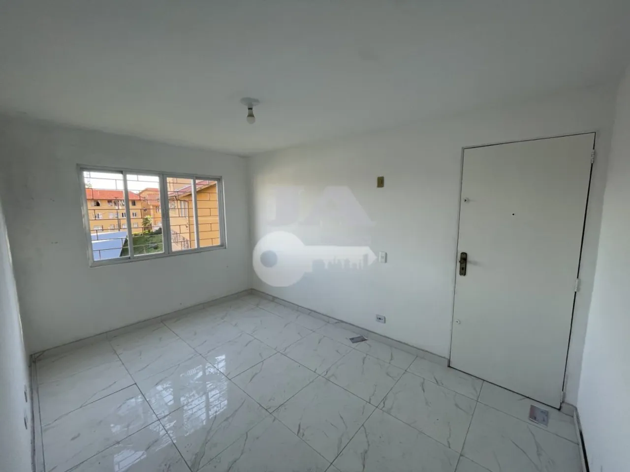2-bedroom apartment with a separate, closed kitchen