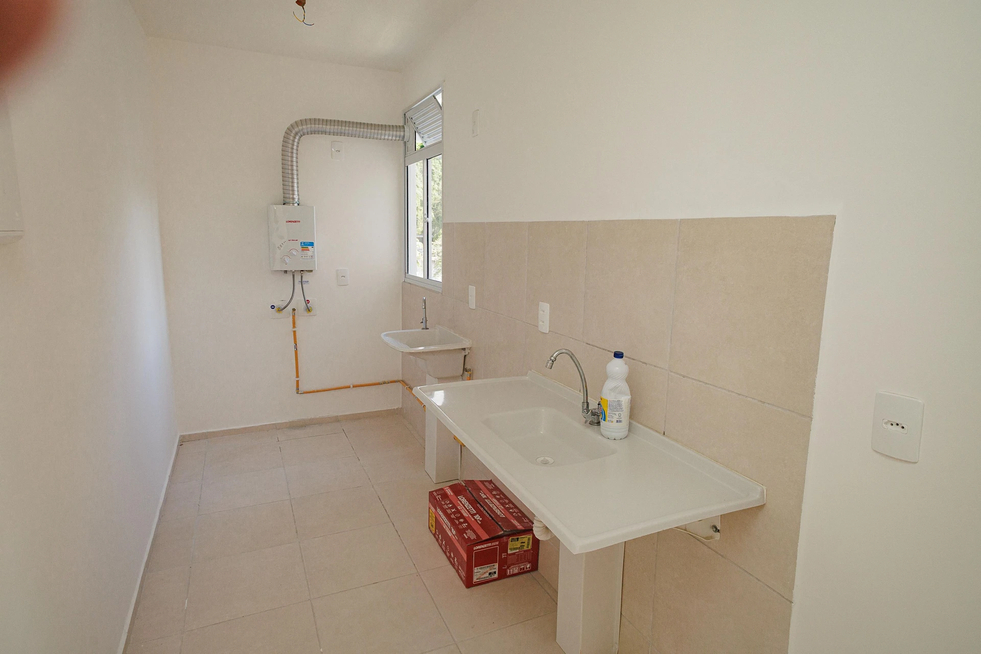 Apartamento para locação com 2 quartos e piscina no condomínio