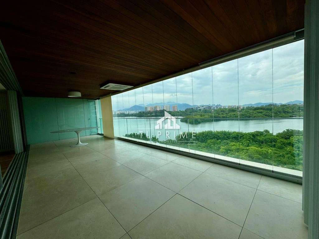 Furnished 1-bedroom apartment with an enclosed balcony — photo 26