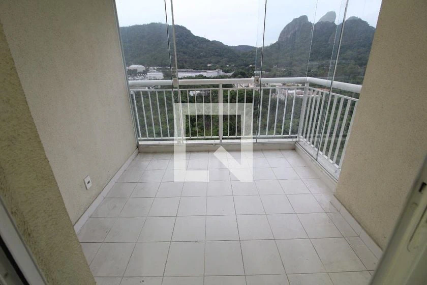 Glass-enclosed balcony in a 2-bedroom apartment, 62 m² — photo 4