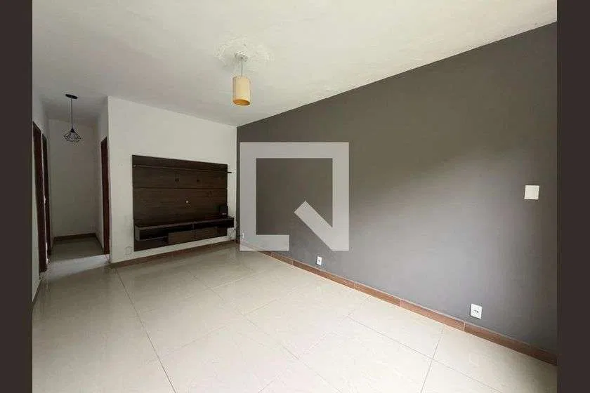 Balcony with a grill in a one-bedroom house, 75 m² — photo 10